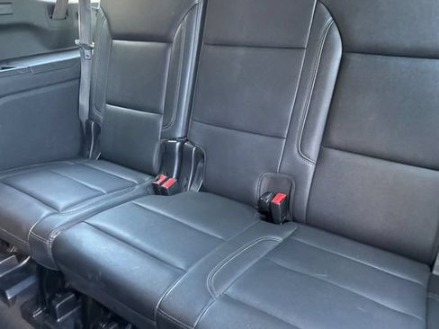 Used 2022 Chevrolet Suburban LT AWD/4WD image 18