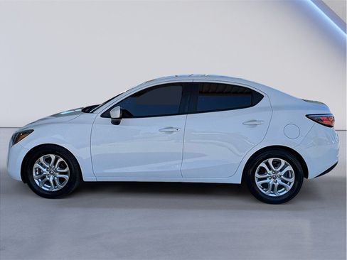 Used 2017 Toyota Yaris iA FWD image 3