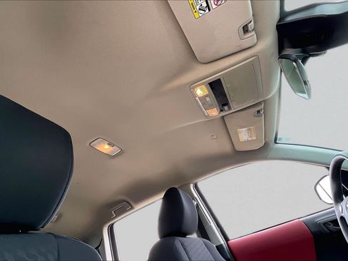 Used 2020 Toyota Tacoma SR5 RWD image 14