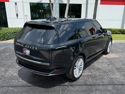 Used 2025 Land Rover Range Rover Long Wheelbase SE AWD/4WD image 21