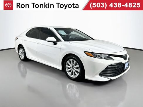 Used 2019 Toyota Camry LE FWD image 1