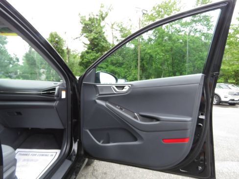 Used 2021 Hyundai Ioniq SE FWD image 11
