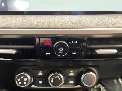 Used 2025 Nissan Kicks SV image 20