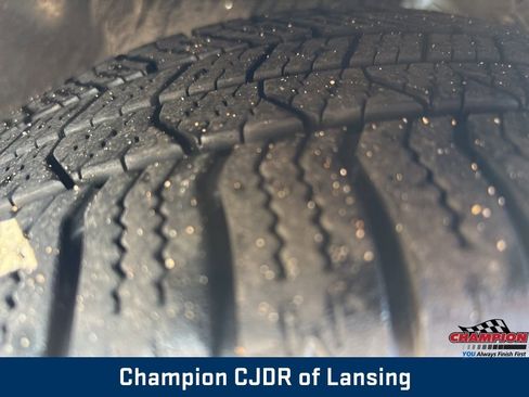 Used 2016 Ford Fusion SE image 3
