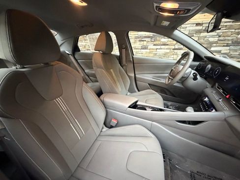 Used 2023 Hyundai Elantra SEL w/ Convenience Package image 15