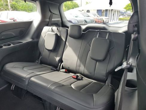 Used 2020 Chrysler Pacifica Touring-L Plus FWD image 24