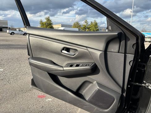 Used 2025 Nissan Sentra SV image 18