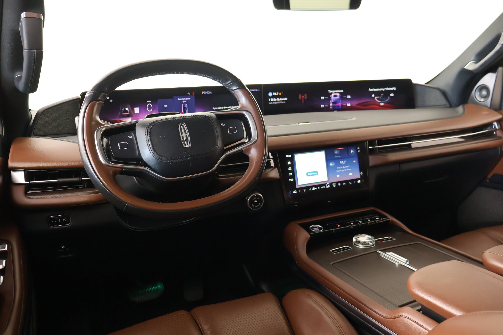 Certified 2025 Lincoln Navigator Reserve AWD/4WD image 2