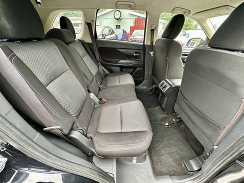 Used 2019 Mitsubishi Outlander ES FWD image 13