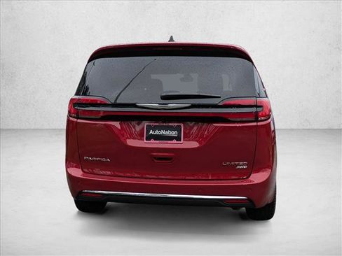 New 2026 Chrysler Pacifica Limited image 8