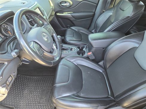 Used 2020 Jeep Cherokee Latitude Plus w/ Comfort/Convenience Group image 15