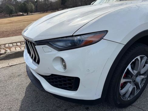 Used 2017 Maserati Levante image 40