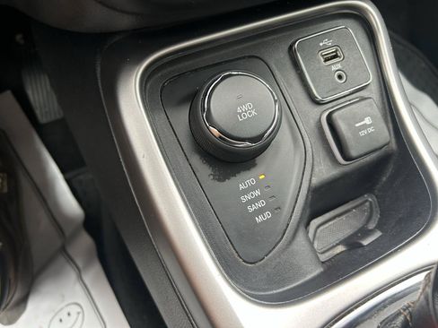 Used 2018 Jeep Compass Latitude w/ Popular Equipment Group AWD/4WD image 26