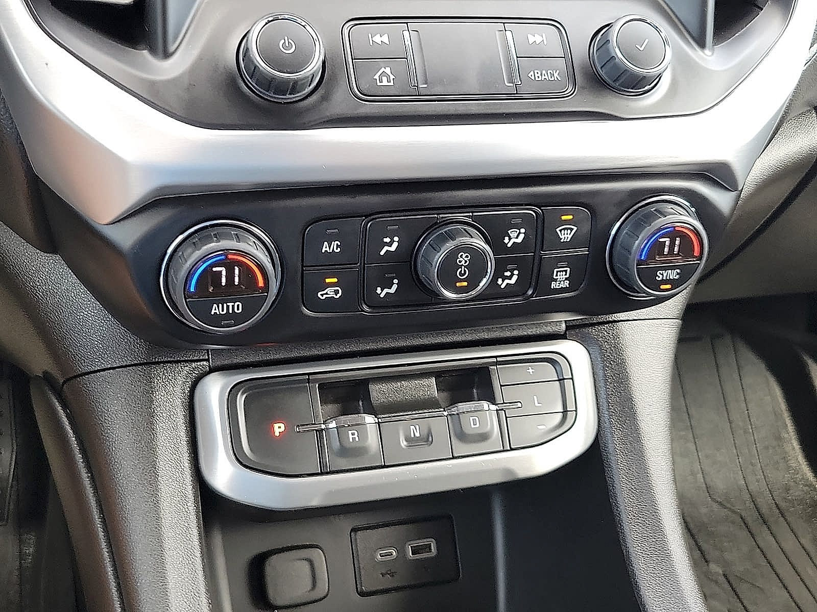 Used 2023 GMC Acadia SLE w/ Driver Convenience Package FWD image 18
