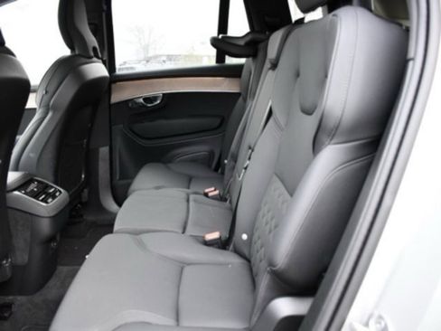 Used 2025 Volvo XC90 B6 Plus image 13