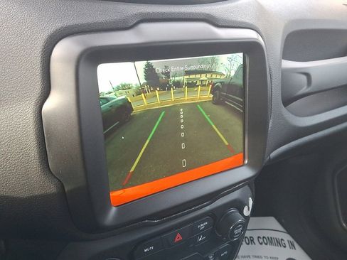 Certified 2023 Jeep Renegade Latitude image 27