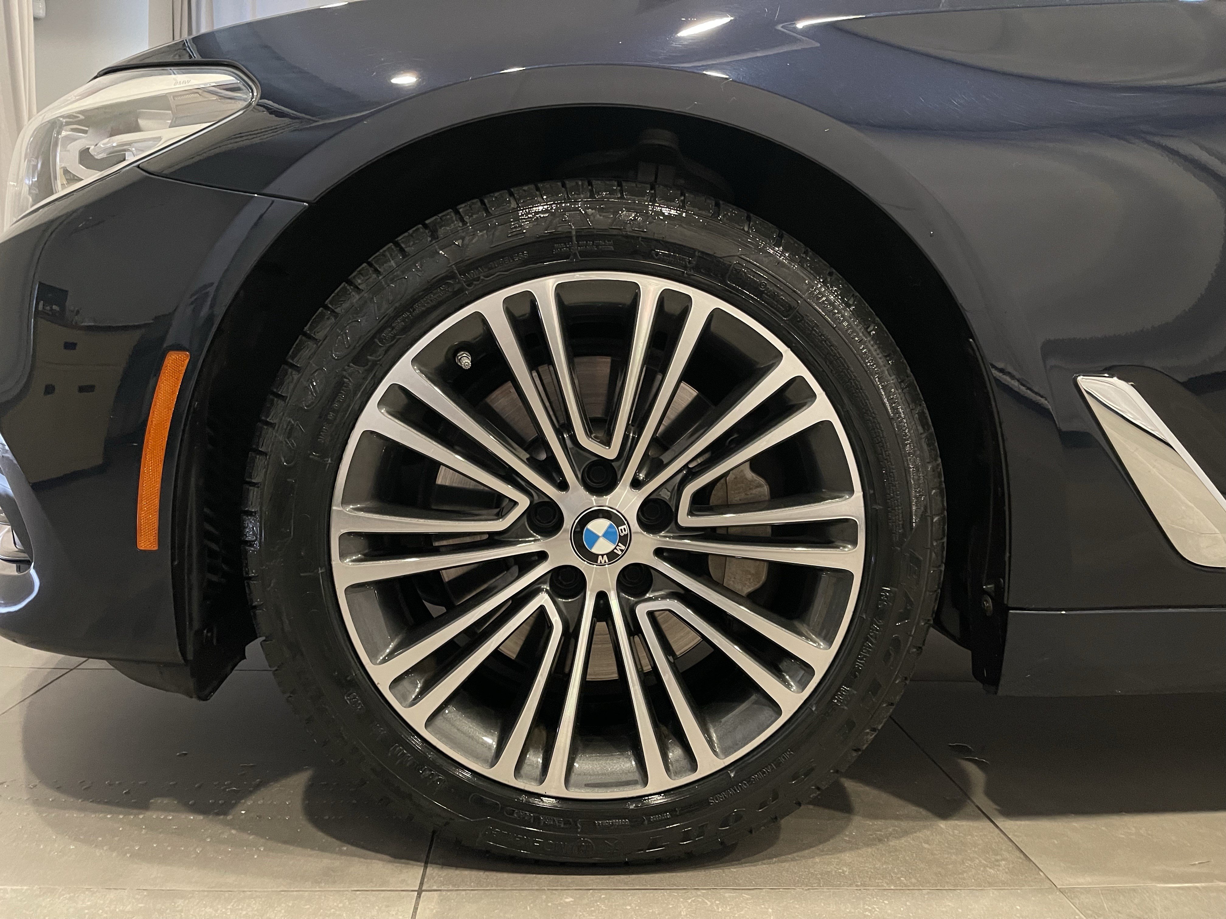 Used 2020 BMW 530i xDrive w/ Convenience Package AWD/4WD image 7