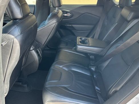 Used 2023 Jeep Cherokee Altitude Lux image 10