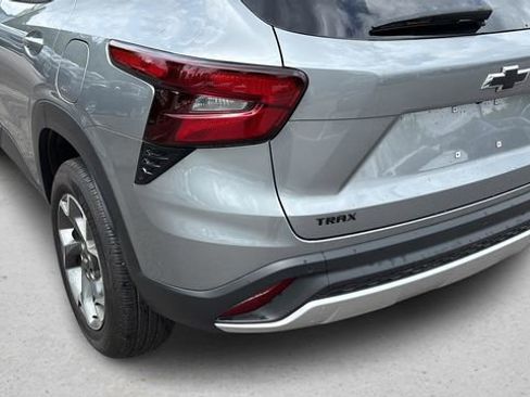 Used 2025 Chevrolet Trax LT w/ Driver Confidence Package FWD image 30