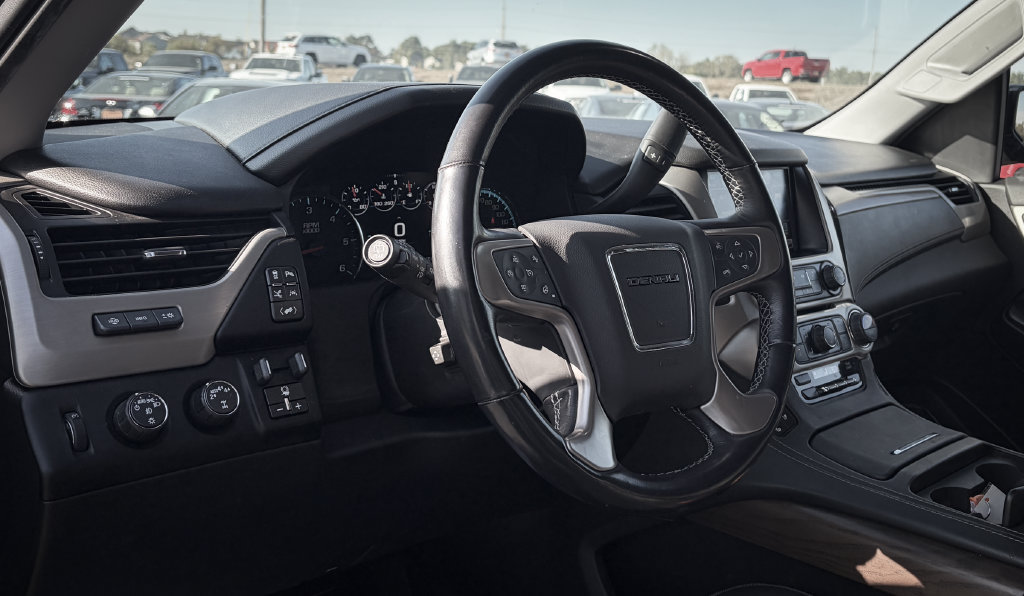 Used 2020 GMC Yukon XL Denali w/ Denali Ultimate Package AWD/4WD image 2