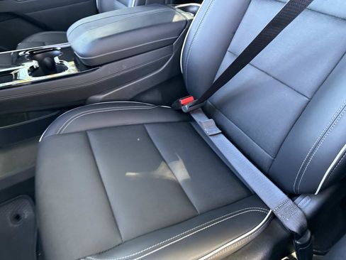 Used 2025 Buick Enclave Preferred image 22