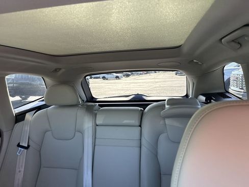 Used 2019 Volvo XC60 T6 Inscription w/ Protection Package Premier image 11