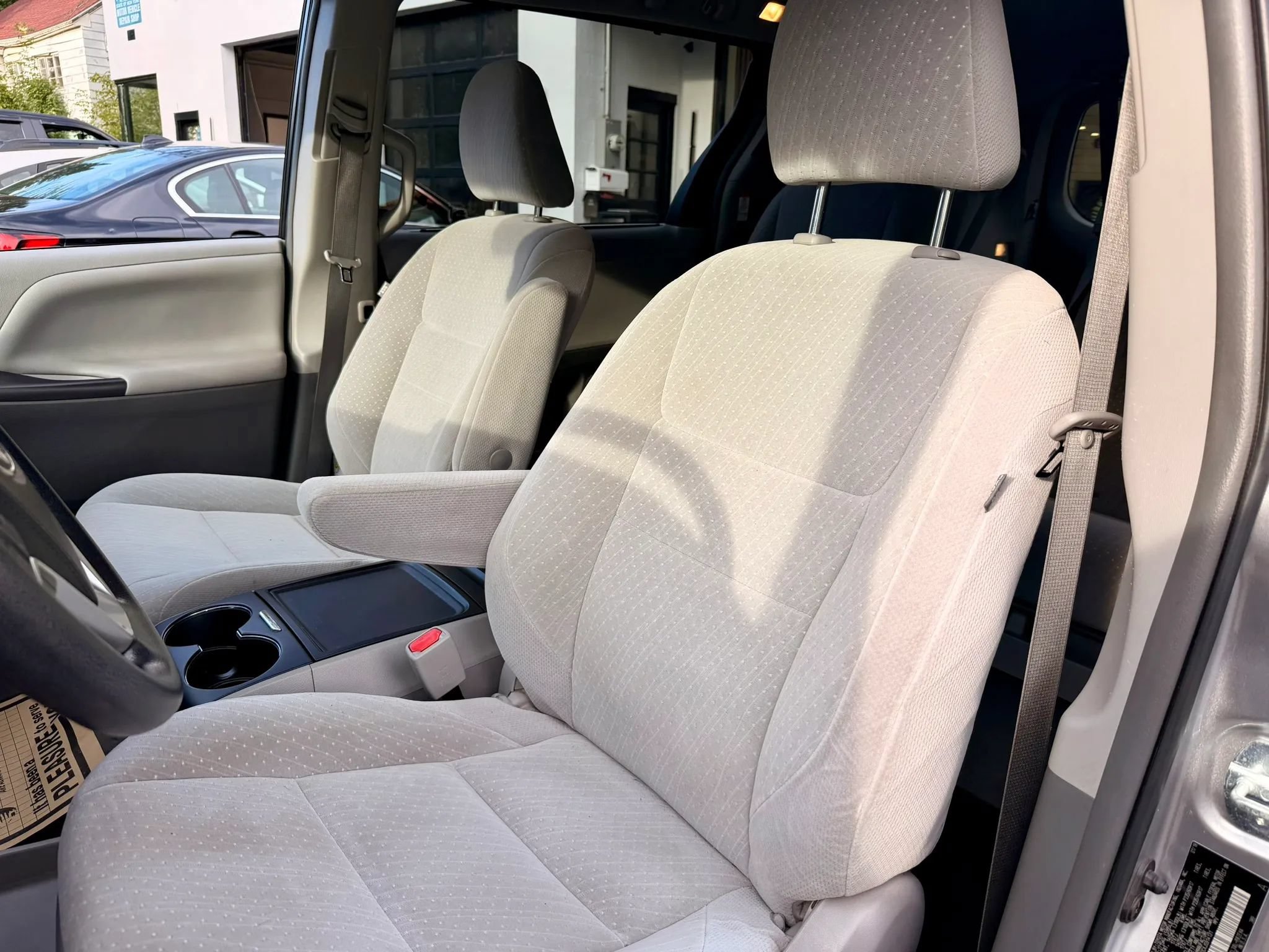 Used 2018 Toyota Sienna LE FWD image 15