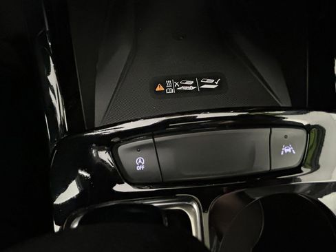 Used 2025 Chevrolet Trax RS w/ Sunroof Package image 29