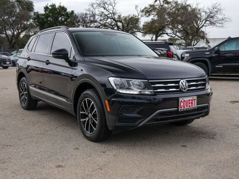 Used 2021 Volkswagen Tiguan SE w/ Panoramic Sunroof Package image 6