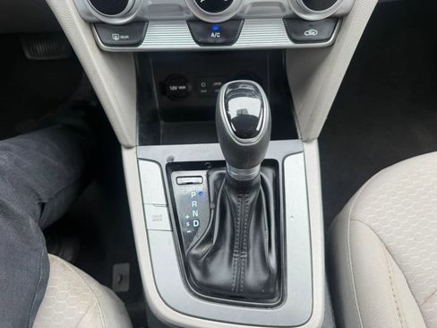 Used 2019 Hyundai Elantra SE FWD image 20