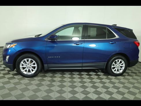 Used 2020 Chevrolet Equinox LT w/ Driver Convenience Package image 12