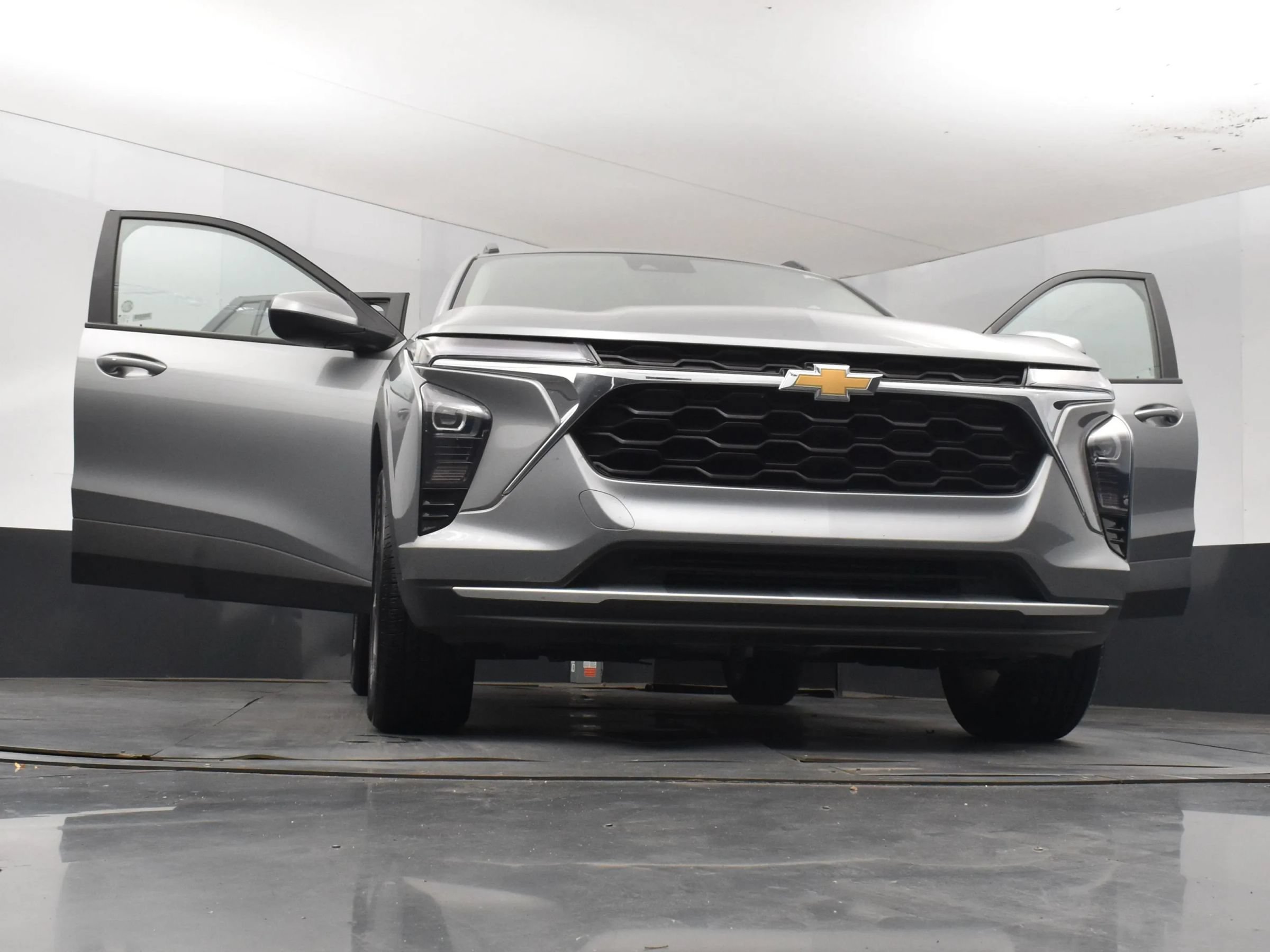 Used 2025 Chevrolet Trax LT w/ LT Convenience Package FWD image 11