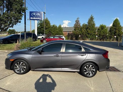 Used 2018 Honda Civic EX image 4