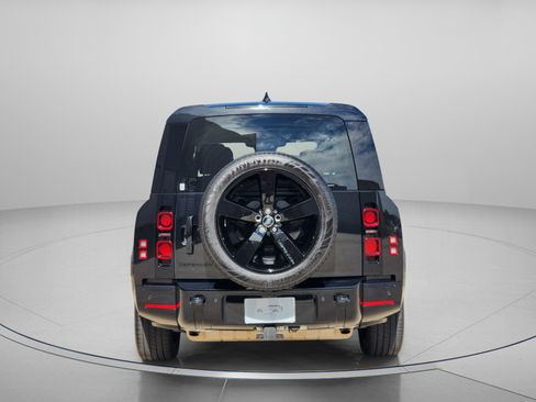 Certified 2025 Land Rover Defender 130 X-Dynamic SE AWD/4WD image 4