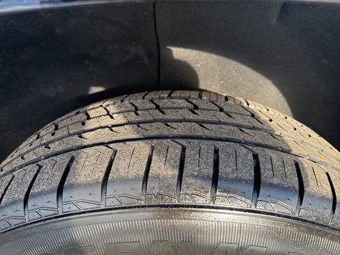 Used 2022 GMC Yukon SLT w/ SLT Luxury Package image 35