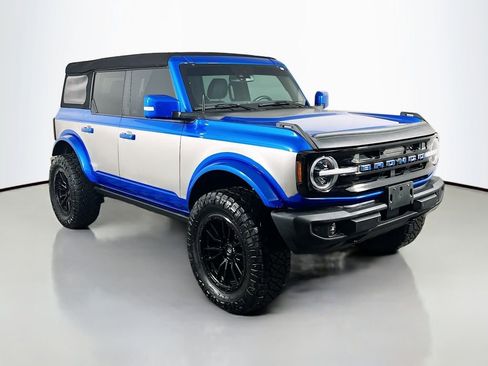 Used 2023 Ford Bronco Outer Banks image 3