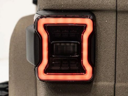 Used 2025 Jeep Wrangler Sport image 32