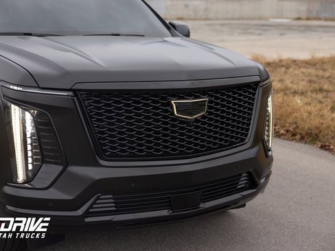 Used 2025 Cadillac Escalade Sport Platinum w/ LPO, ONYX Package image 3