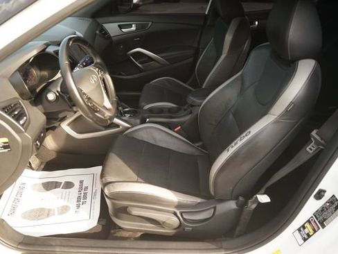 Used 2016 Hyundai Veloster Turbo FWD image 9