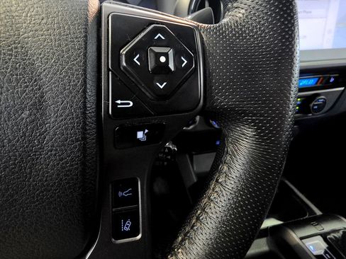 Used 2020 Toyota Tacoma TRD Sport AWD/4WD image 23