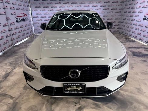 Used 2022 Volvo S60 B5 Inscription FWD image 2