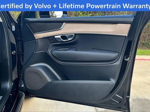 Certified 2025 Volvo XC90 B6 Plus image 24