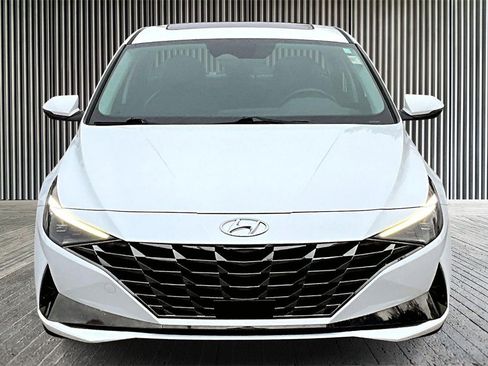 Used 2021 Hyundai Elantra Limited image 3