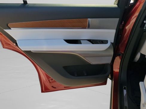 New 2026 Cadillac Vistiq Sport w/ LPO, Floor Liner Package image 17