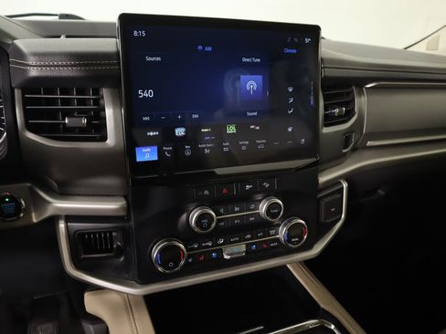 Used 2024 Ford Expedition Max XLT image 5