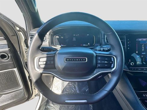Used 2022 Jeep Wagoneer Series III image 11