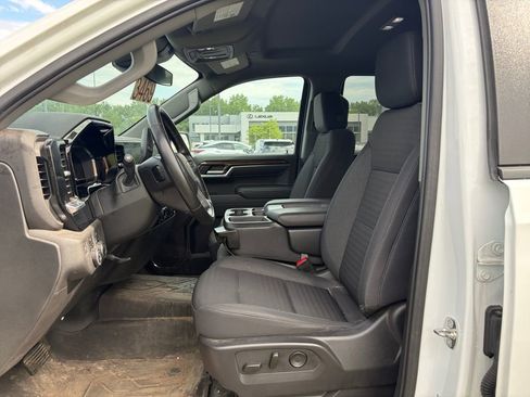 Used 2023 Chevrolet Silverado 1500 LT AWD/4WD image 28