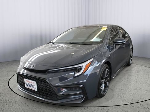 Used 2024 Toyota Corolla SE w/ SE Premium Package FWD image 3