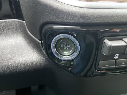 New 2026 GMC Sierra 1500 Elevation image 17