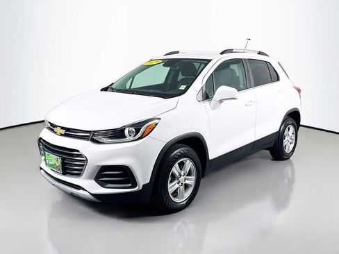 Used 2020 Chevrolet Trax LT w/ LT Convenience Package image 3